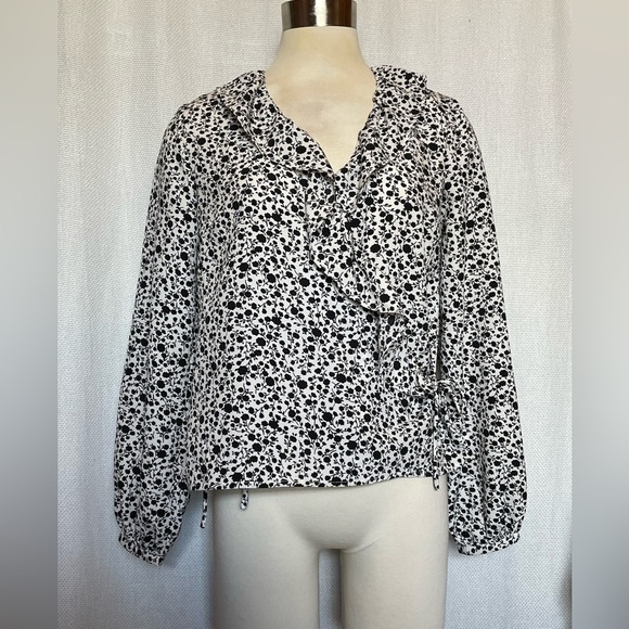 NWT by Chapter Ashley Gryre floral wrap top - Picture 2 of 7